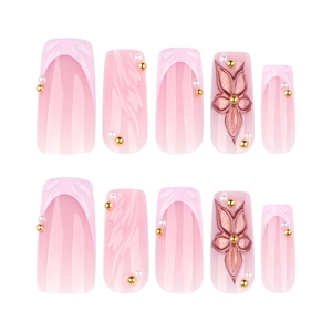 Faux ongles roses à la française avec fleurs 3D, perles blanches et billes dorées