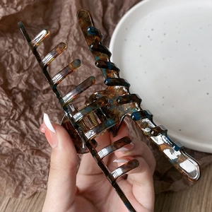 Grande molletta per capelli in acetato tartarugato per acconciature eleganti da donna