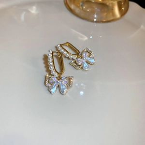 Orecchini a fiocco dorati con perle e zirconi scintillanti per donna eleganti