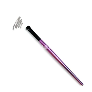 Pennello a ventaglio per trucco con manico viola metallico e setole sintetiche nere morbide