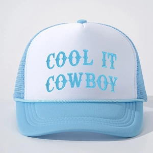 Casquette trucker bleue et blanche avec broderie COOL IT COWBOY et filet respirant