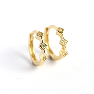 Vintage s925 silver rhombic hoop earrings with sparkling diamonds in gold plating