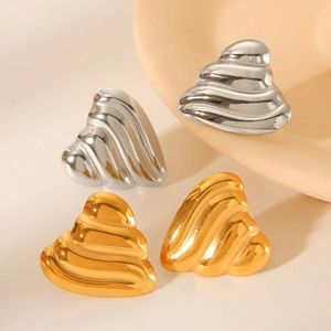Boucles d'oreilles cœur en acier inoxydable doré 18 carats et argent avec texture ondulée