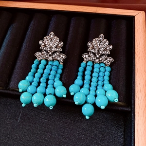 Détails de boucles d'oreilles vintage en argent avec perles turquoise, pompons et strass