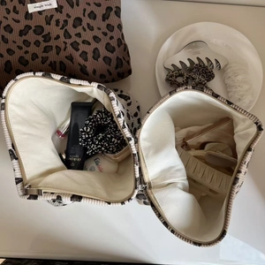 Trousse de maquillage rétro en velours côtelé imprimé léopard avec fermeture éclair