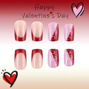 Kurze eckige Valentinstag-Nägel mit rotem Glitzer-French und weißen Herzmustern