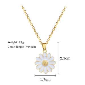 Detail view of gold daisy necklace showing 3.8g weight and 40+5cm chain length specs