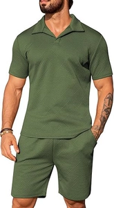 Herren-Set in Olivgrün aus Strick-Polo und Shorts mit geometrischer Textur und Revers