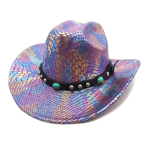 Cappello da cowboy western colorato a serpente con turchese e borchie d'argento