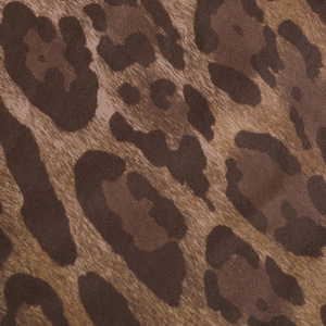 Vue détaillée de la texture de l'imprimé léopard et du tissage en tricot de haute qualité