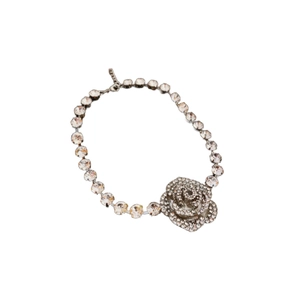 Élégant collier à pendentif fleur de rose en argent avec cristaux et chaîne ajustable