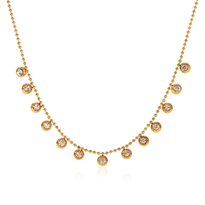 Vue détaillée du collier chaîne à billes dorées avec plusieurs oxydes de zirconium