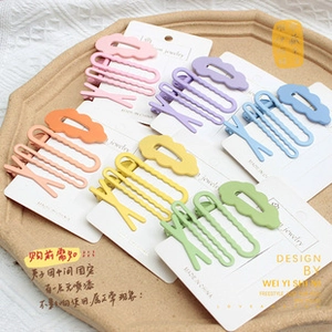 Ensemble de quatre barrettes mates colorées en rose, violet, bleu, orange, jaune et vert