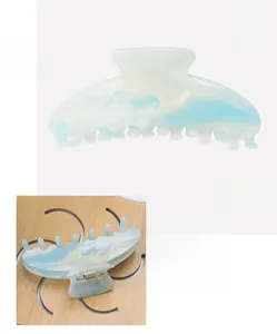 Detail view of large marble texture acrylic hair claw clip with size 10.0x4.5cm and 22.6g weight