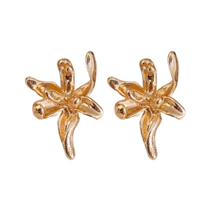 Minimalist gold flower stud earrings with a polished metallic finish and irregular organic lines