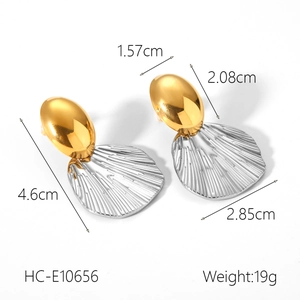 Detailed dimensions of two-tone gold and silver shell earrings, 4.6cm length and 19g weight