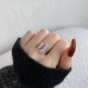 Detail of S925 sterling silver ring featuring leaf-shaped marquise zircon stones