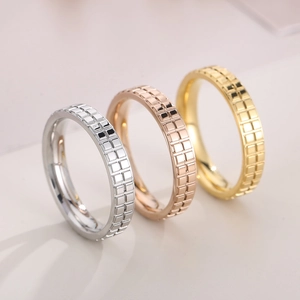 Three-piece set of checkered engraved stainless steel rings in gold, rose gold and silver