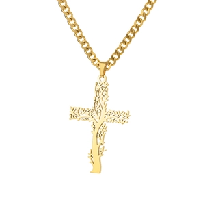 Détail du pendentif croix arbre de vie doré avec texture creuse et chaîne gourmette