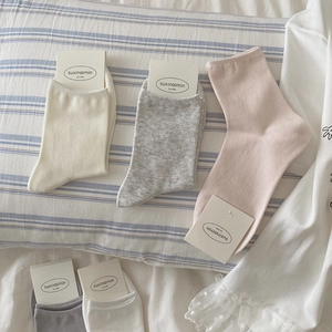 Five pairs of minimalist cotton crew socks in neutral Morandi colors with rib knit cuffs