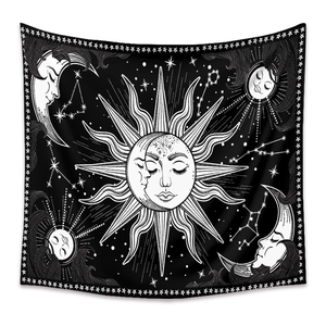 Arazzo bohémien bianco e nero con sole fasi lunari e motivi di stelle astrologiche