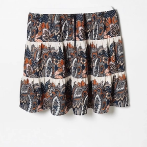 Gestufter Minirock mit Paisley-Muster in Marineblau und elastischem Kordelzugbund