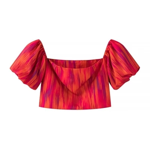 Flachbild von gestreiftem schulterfreiem Crop-Top mit Puffärmeln in Rot und Orange