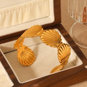 Bracelet Jonc Ouvert Coquillage Style Océan Plaqué Or 18K Acier Inoxydable Bijoux Minimalistes Anti Ternissement Femmes