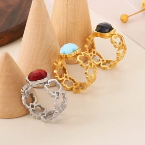 Chic hollow flower rings with red and blue gemstones on wooden cones in golden and silver finish
