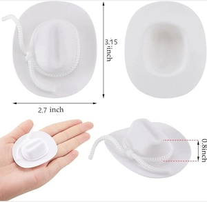 Detailed views and measurements of an 8cm white mini cowboy hat for dolls and pets