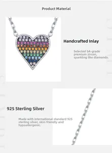 Dettaglio della collana in argento S925 con pendente a cuore arcobaleno e zirconi 5A