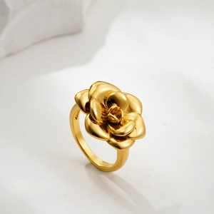 Elegant 18K gold stainless steel camellia flower ring with a minimalist vintage design