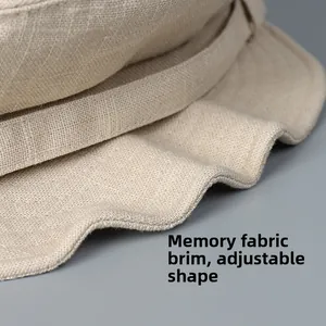 Détail du chapeau en coton beige avec bord mallé bord malléable grâce à la soie à mémoire de forme
