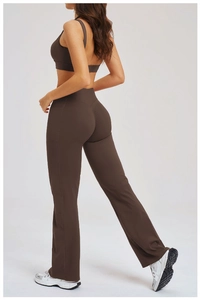 Détails du pantalon de yoga évasé à taille haute marron foncé avec poches latérales