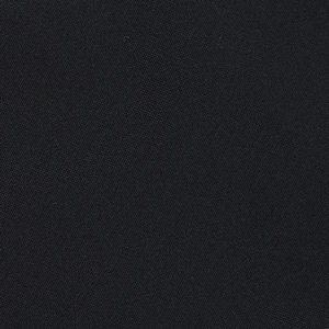 Gros plan sur un tissu noir côtelé montrant la texture détaillée et le tissage textile