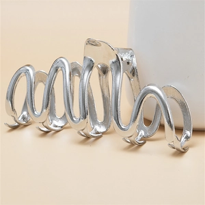 Sleek silver wave metal shark hair claw clip with polished finish and anti-slip teeth