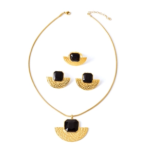 Retro fan-shaped jewelry set with black square stone and wavy gold-toned texture