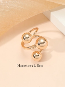 Detail showing the 1.8cm diameter and spiral structure of this gold ball ring