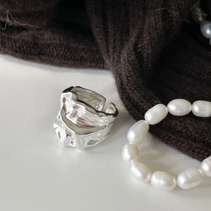 S925 sterling silver wide irregular crinkle ring with liquid metal texture on fabric