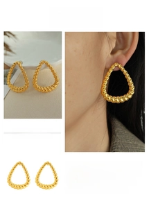 Detail of twisted cable design on gold-plated stainless steel triangle earrings