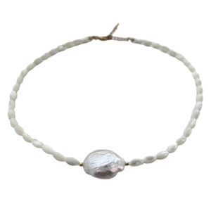 Elegant baroque pearl necklace with white seed beads and gold-plated clasp on white background
