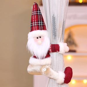 Détail de l'attache-rideau Père Noël avec bonnet à carreaux rouges et barbe douce
