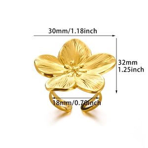 Detailed view of golden flower ring with brushed texture and dimensions 30mm by 32mm