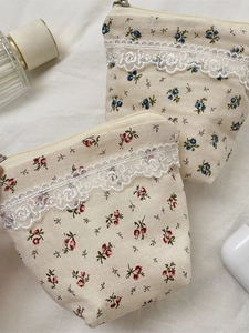 Floral cotton fabric makeup bags with lace trim and vintage patterns for storage