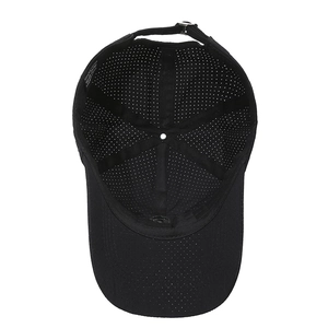 Leichte schwarze Mesh-Baseballkappe mit C-Stickerei und verstellbarem Gurtband