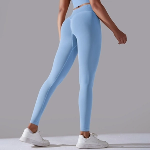 Detailansicht der nahtlosen High-Waist-Yogahose mit spezieller Push-up-Naht am Gesäß
