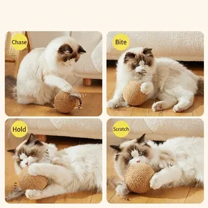 Juguete interactivo de bola de sisal para gatos con plumas para morder y perseguir