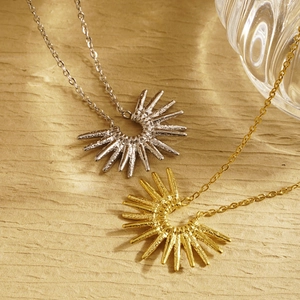Stainless Steel Sunflower Star Ray Pendant Necklace For Women Geometric Irregular Clavicle Chain Gold Silver Plated Fashion Jewelry