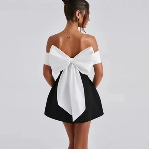 Robe Courte Color Block Épaules Dénudées Pour Femmes Avec Grand Nœud Au Dos Satin Patchwork Élégante Slim Fit Fête