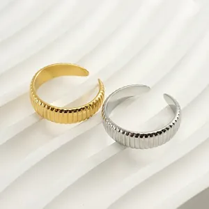 Bague Ouverte En Acier Inoxydable Plaquée Or 18K Rayures Verticales Nervurées Bijoux De Mode Minimalistes Pour Femmes
